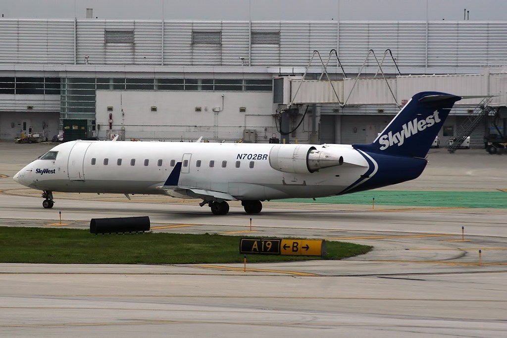 crj-200