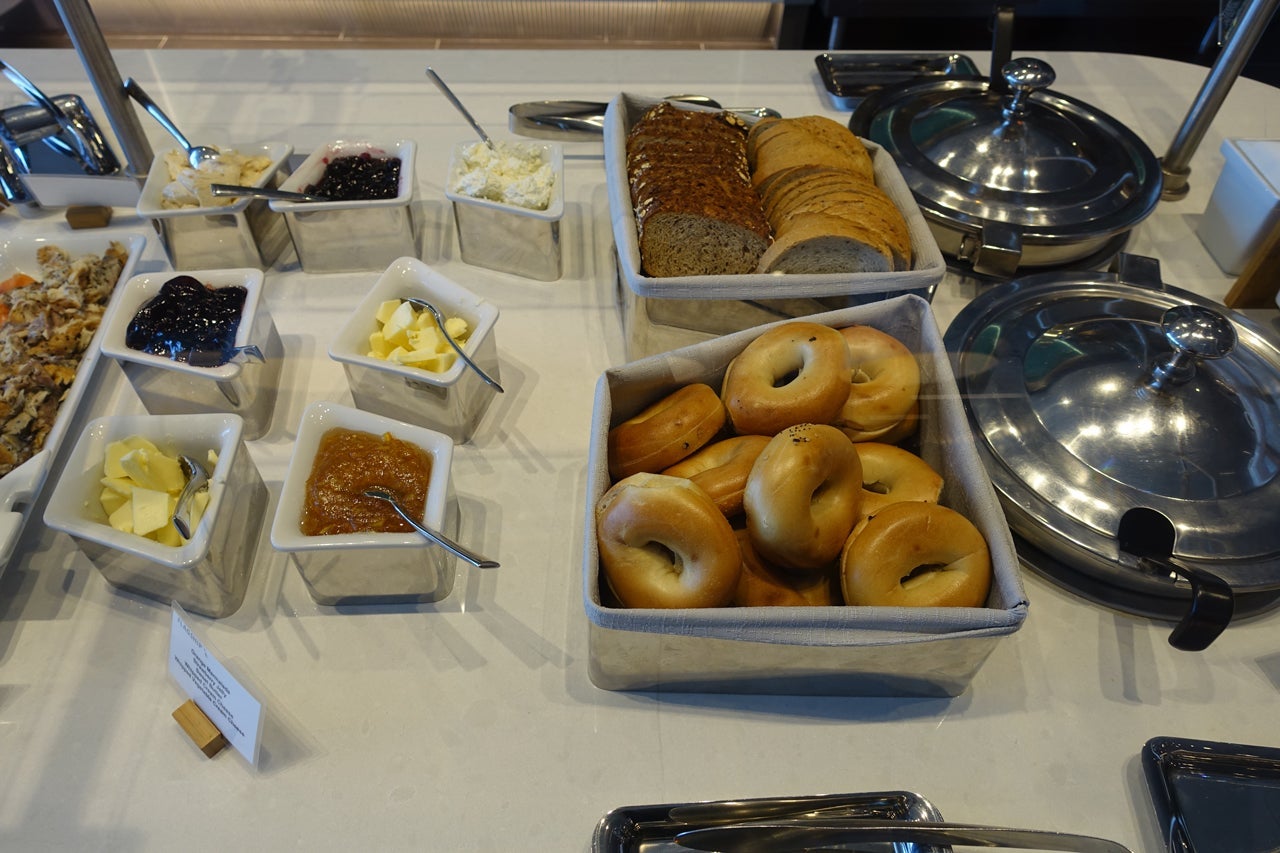 IMG-aa-biz-flagship-lounge-food-2