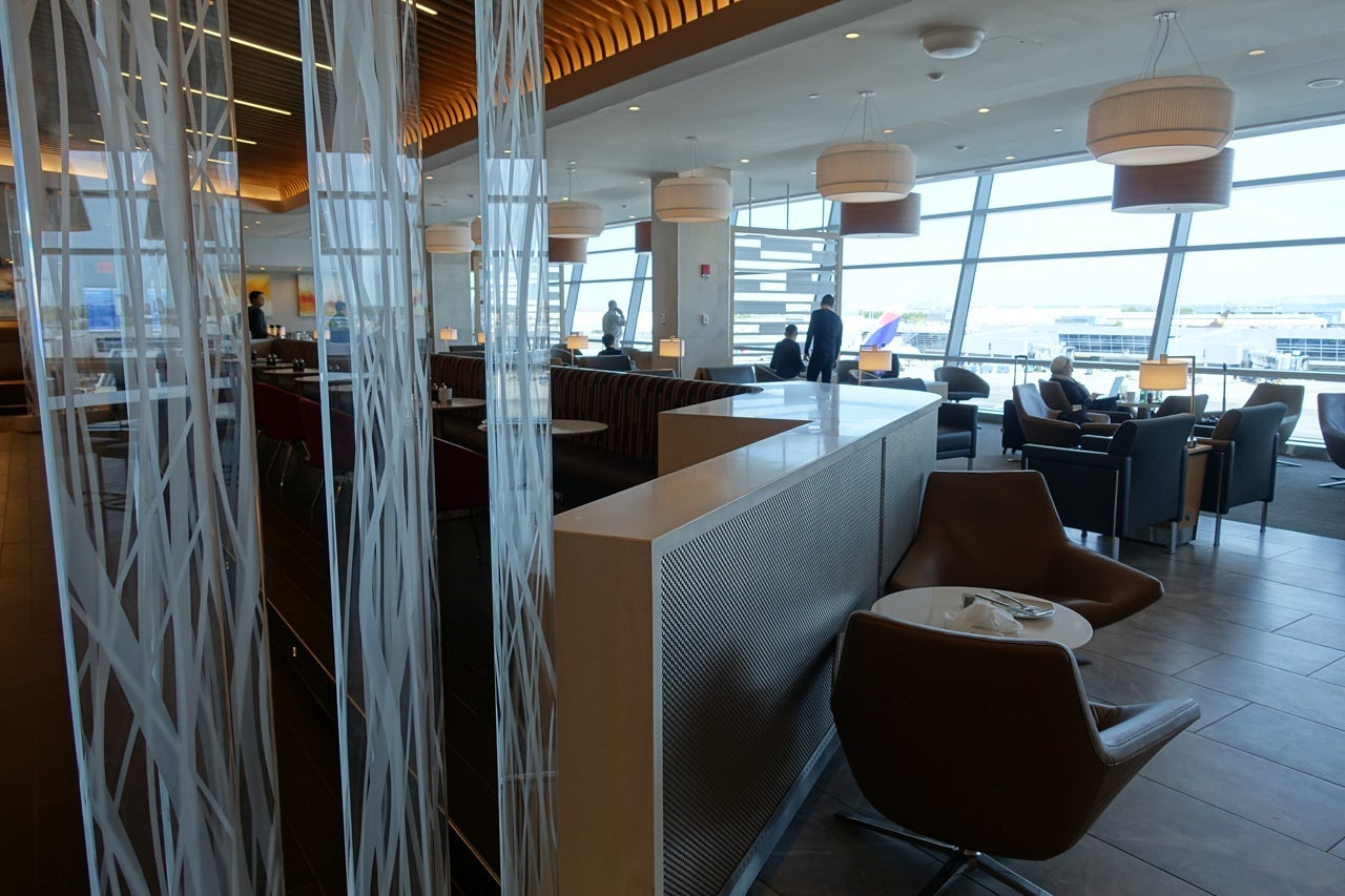 IMG-aa-biz-flagship-lounge-jfk-2