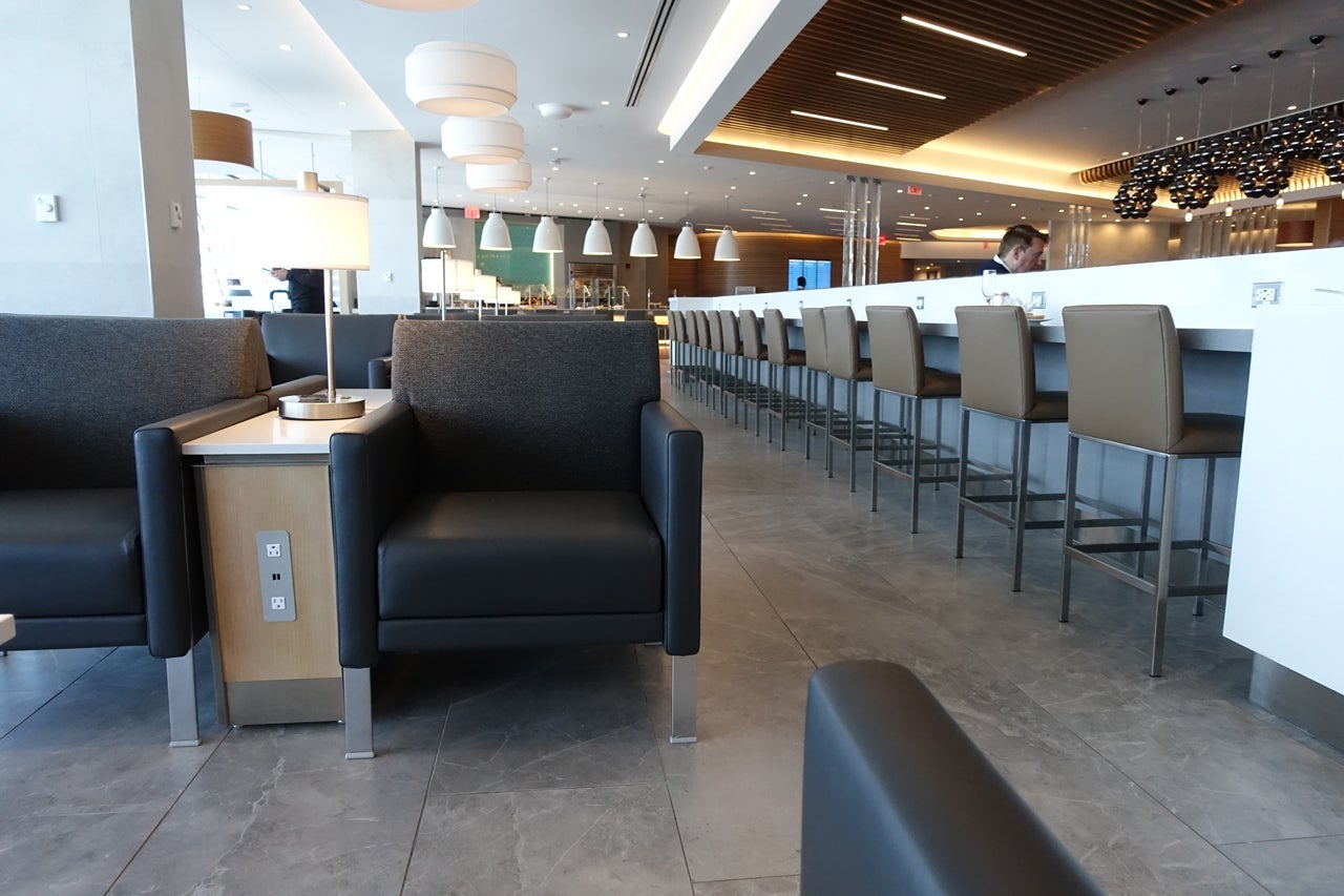 IMG-aa-biz-flagship-lounge-jfk-3