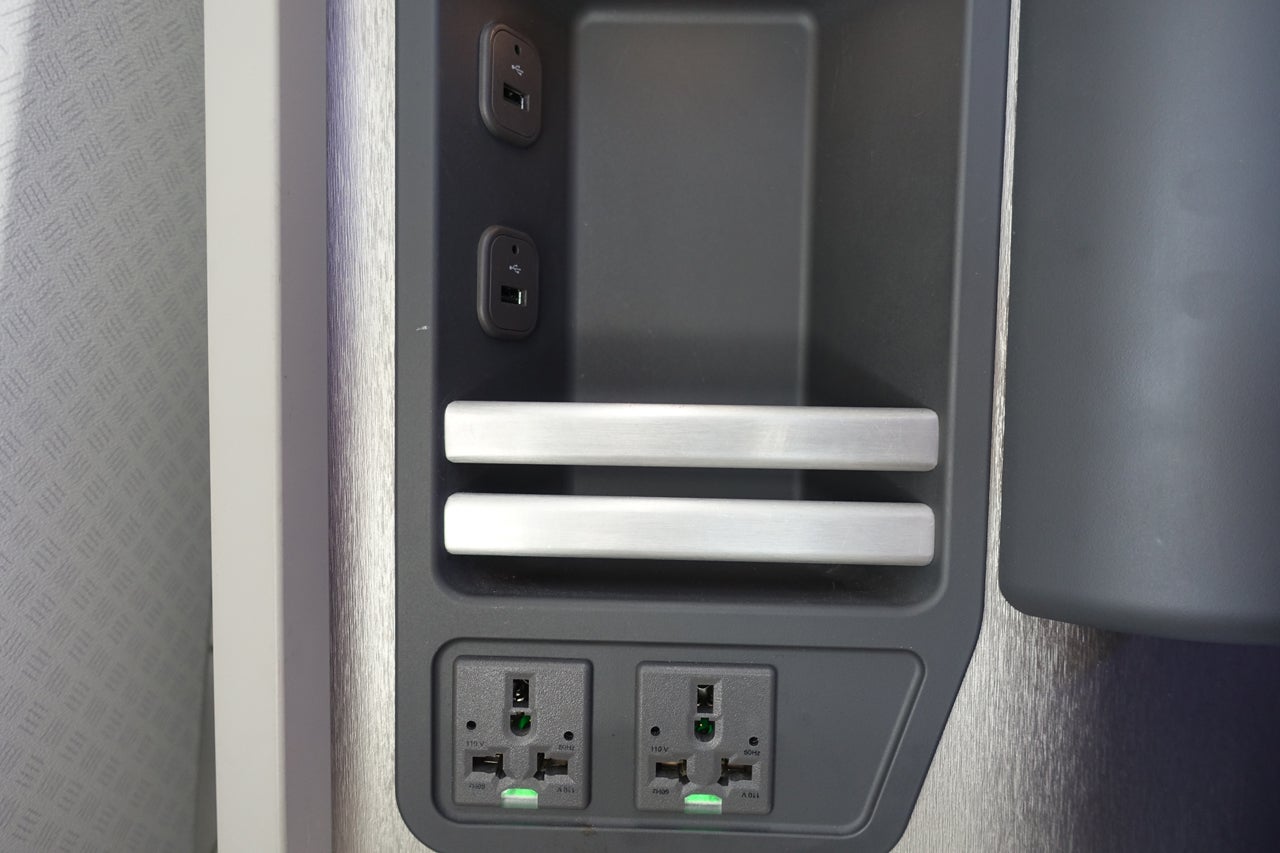 IMG-aa-biz-outlets-usb-ports