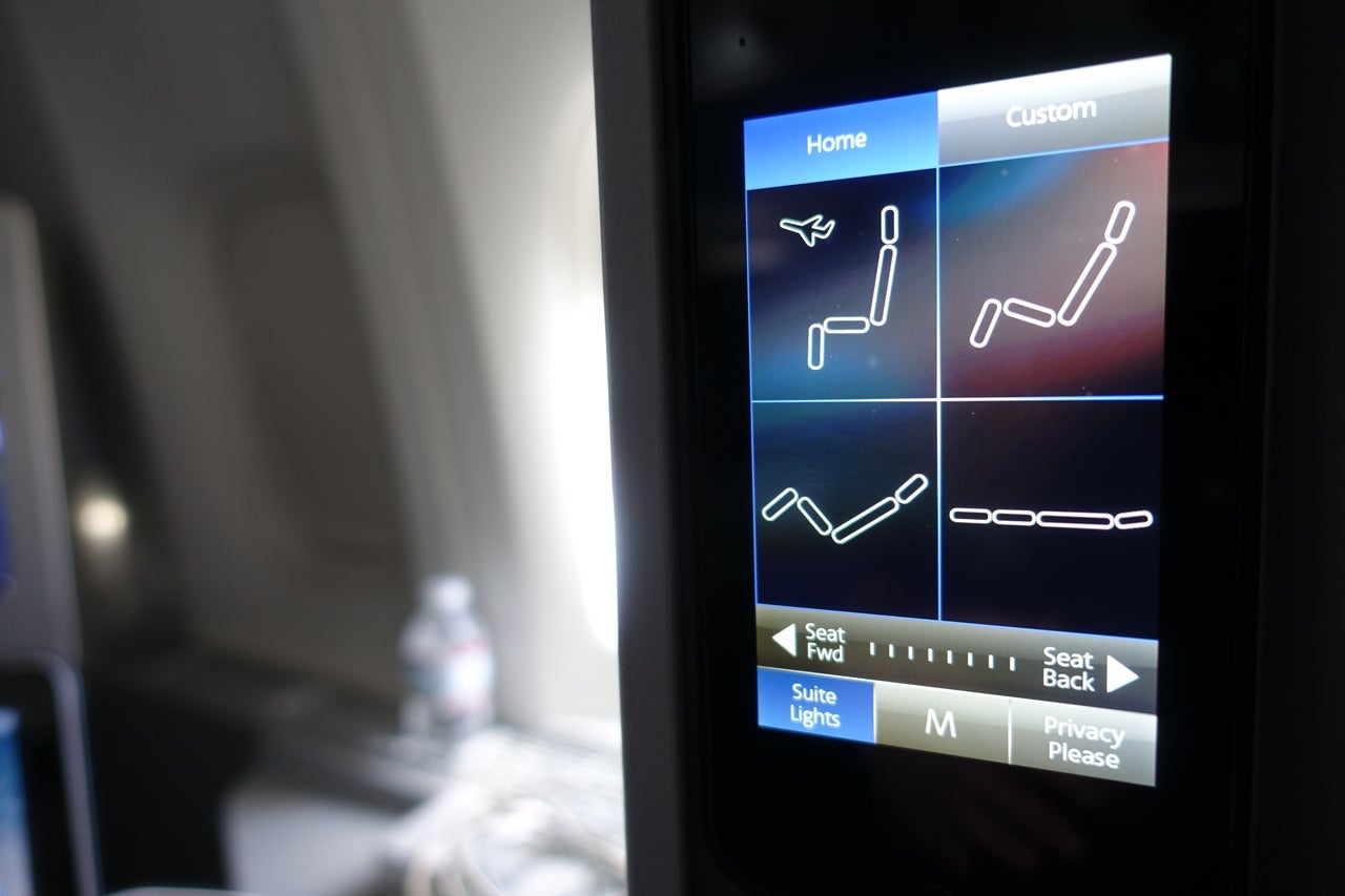 IMG-aa-biz-seat-touchscreen-controls