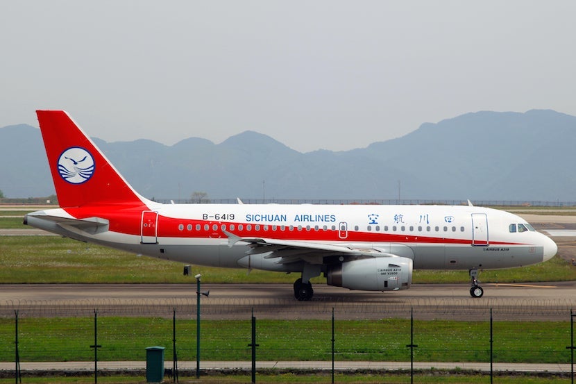 Sichuan Airlines is based in Chengdu. Photo by byeangel.