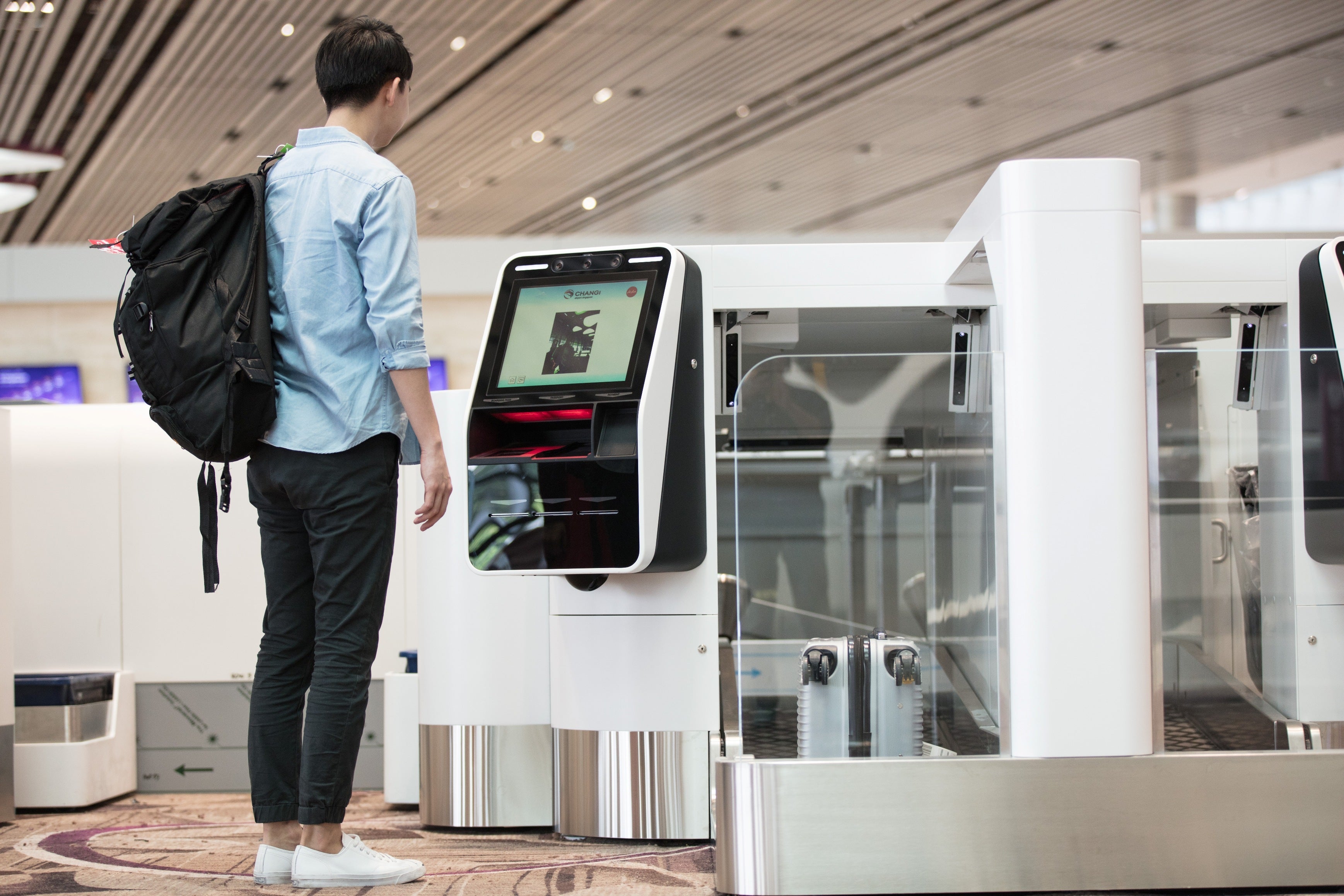 2. Passenger deposits luggage at the ABD machine