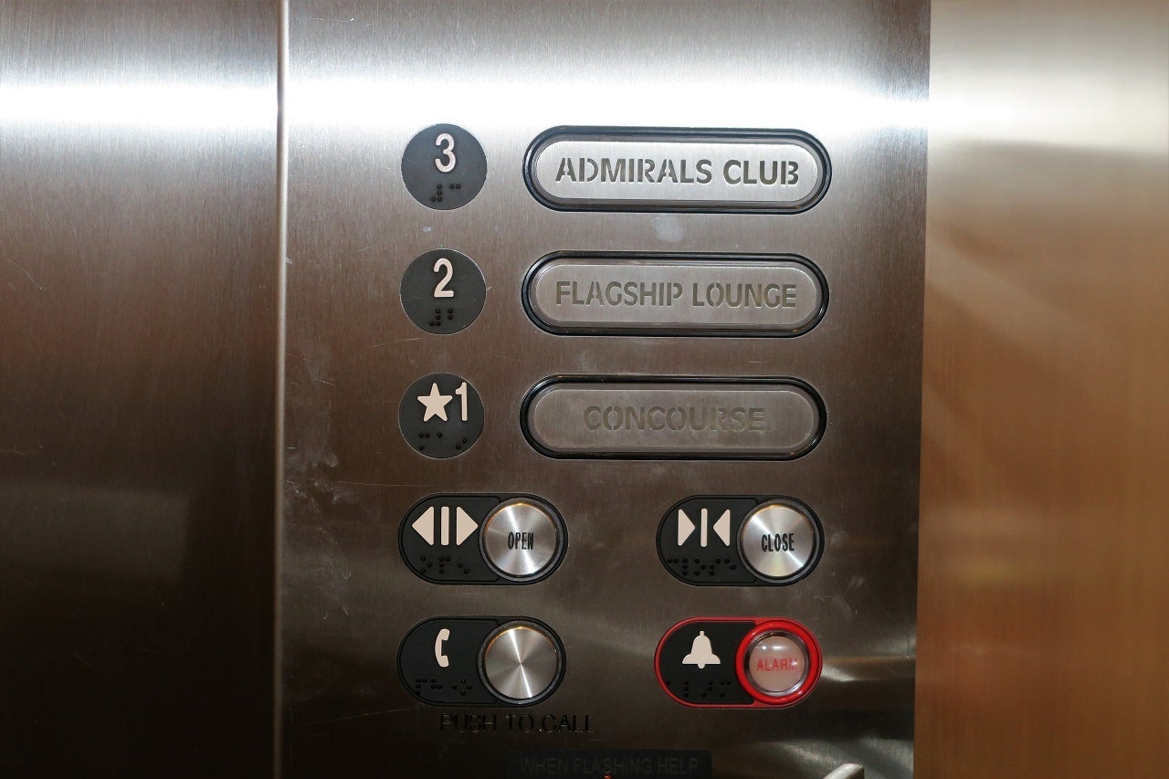 AA ORD Flagship Lounge - elevator buttons
