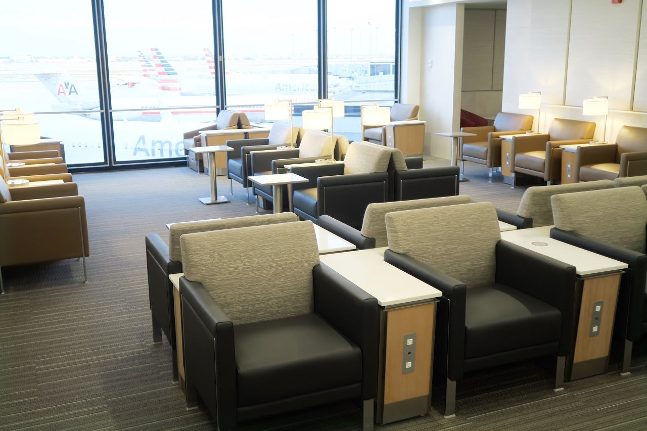 AA ORD Flagship Lounge - seating with views