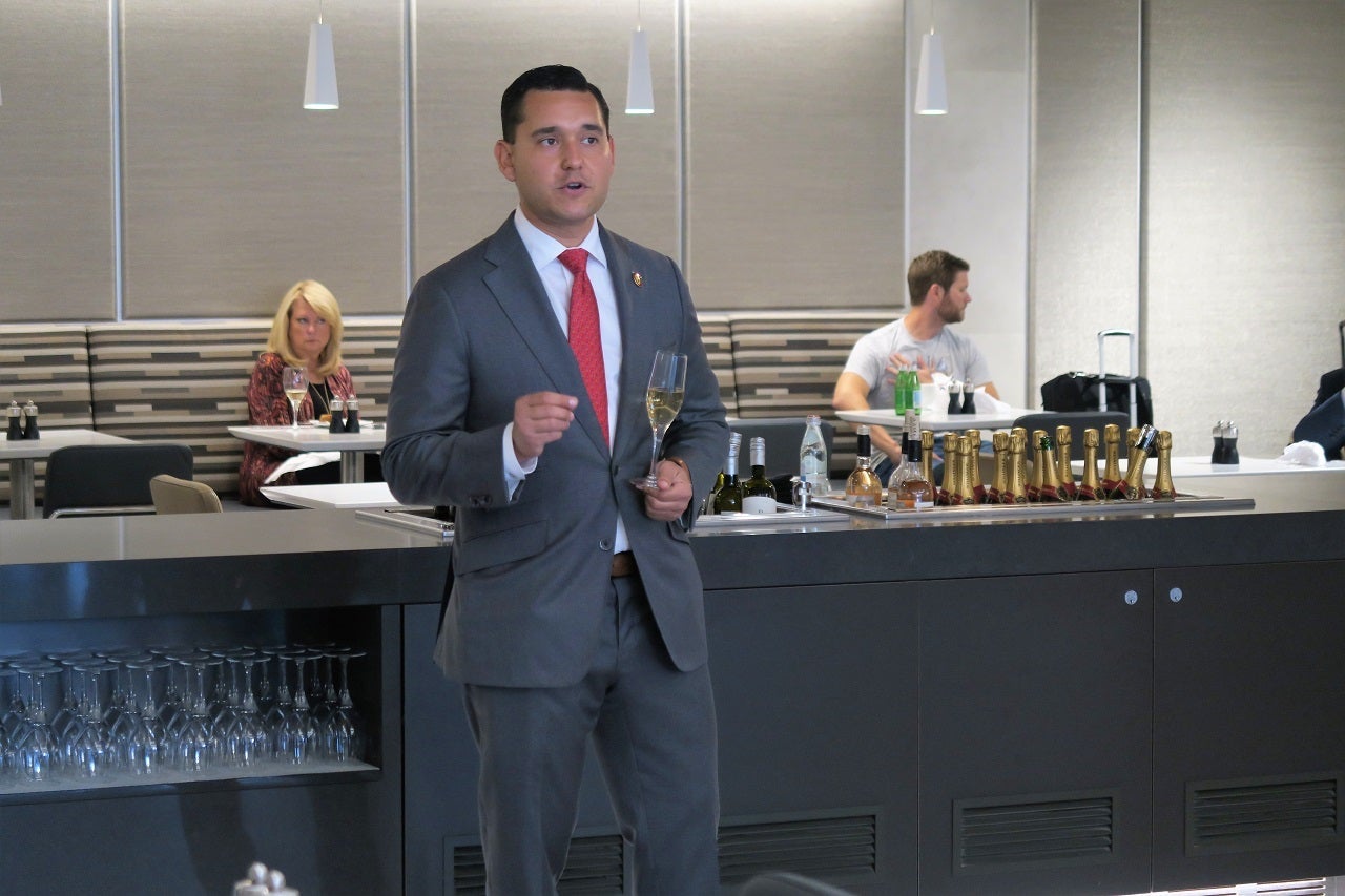 AA ORD Flagship Lounge - sommelier