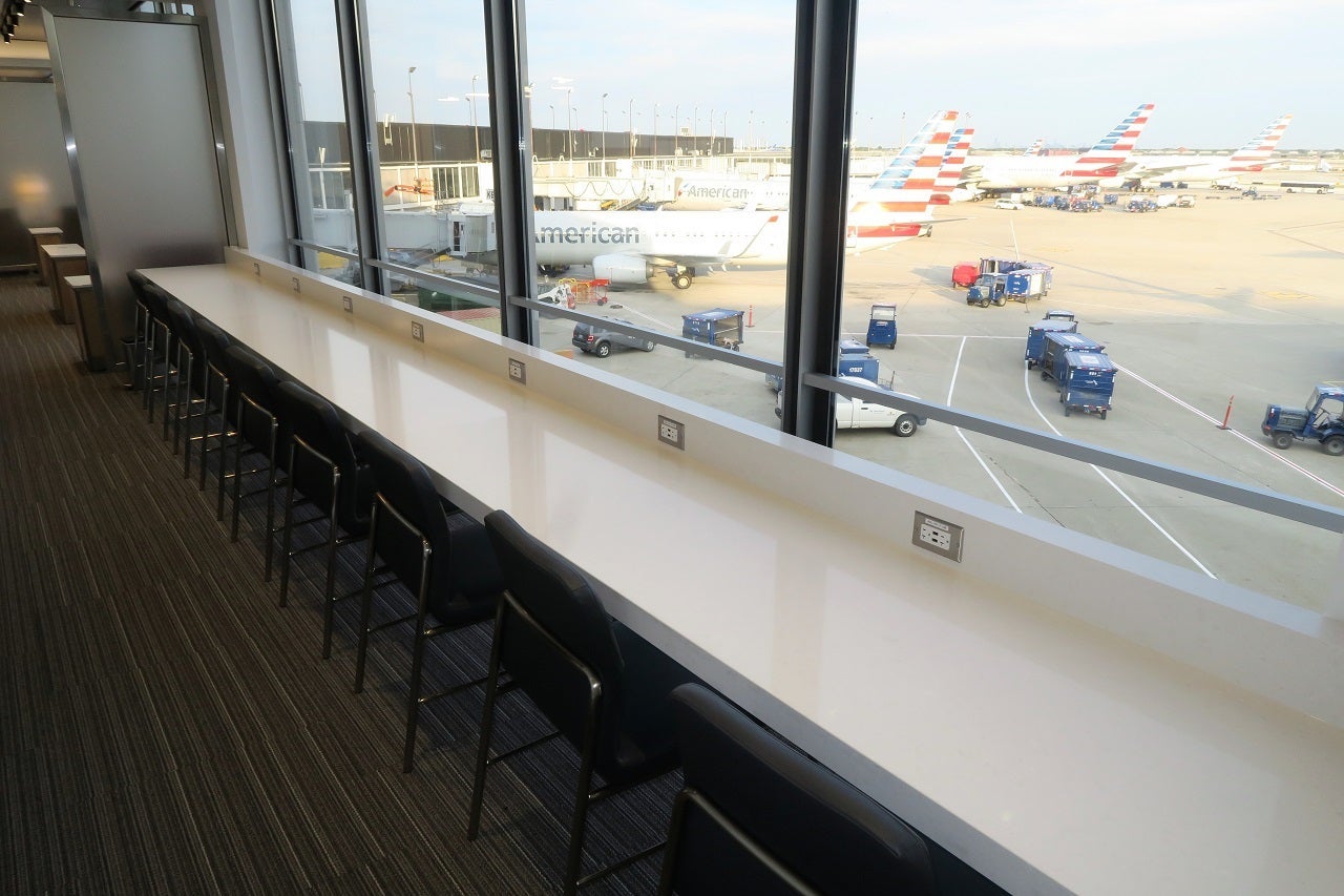 AA ORD Flagship Lounge - window seating overlooking gates
