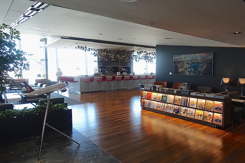 Air Canada lounge bar 1
