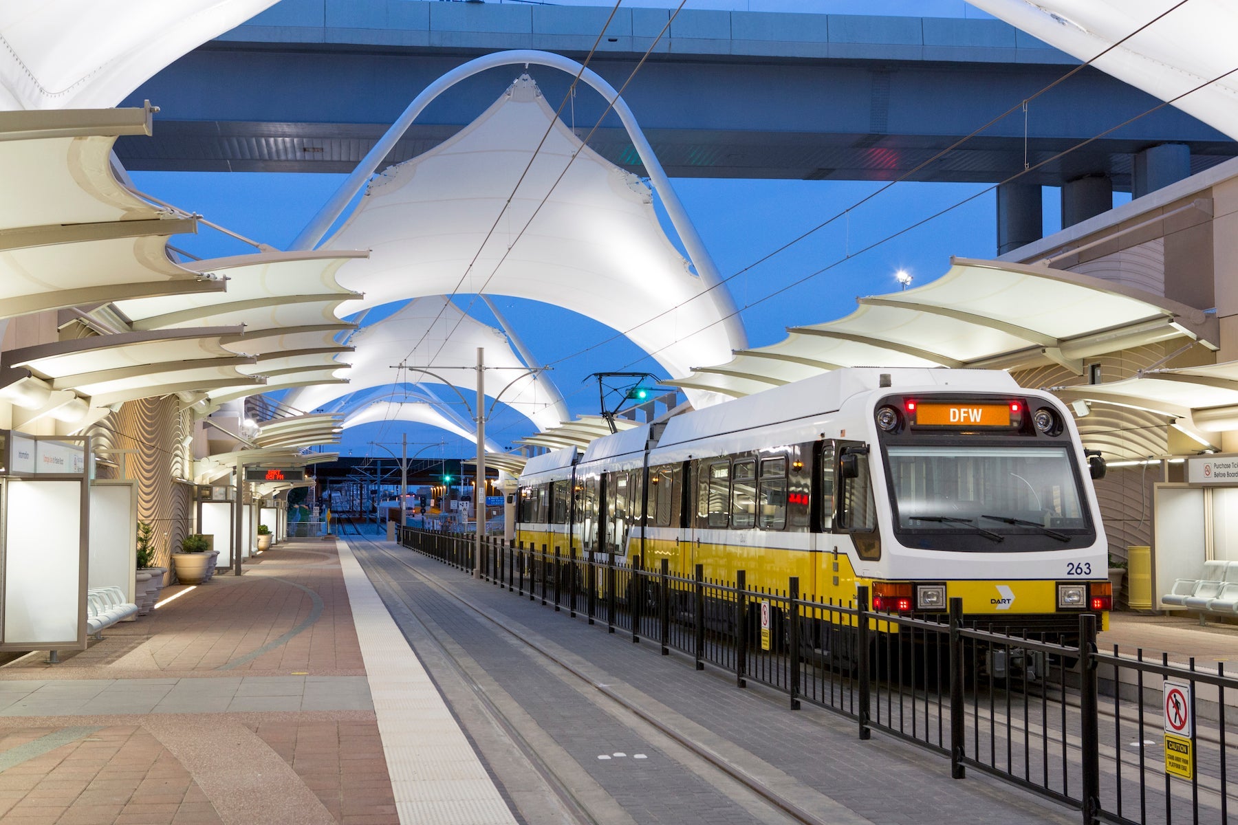 Take a train to your plane. Image courtesy of <a href="https://www.dfwairport.com/" target="_blank" rel="noopener">DFW Airport</a>.