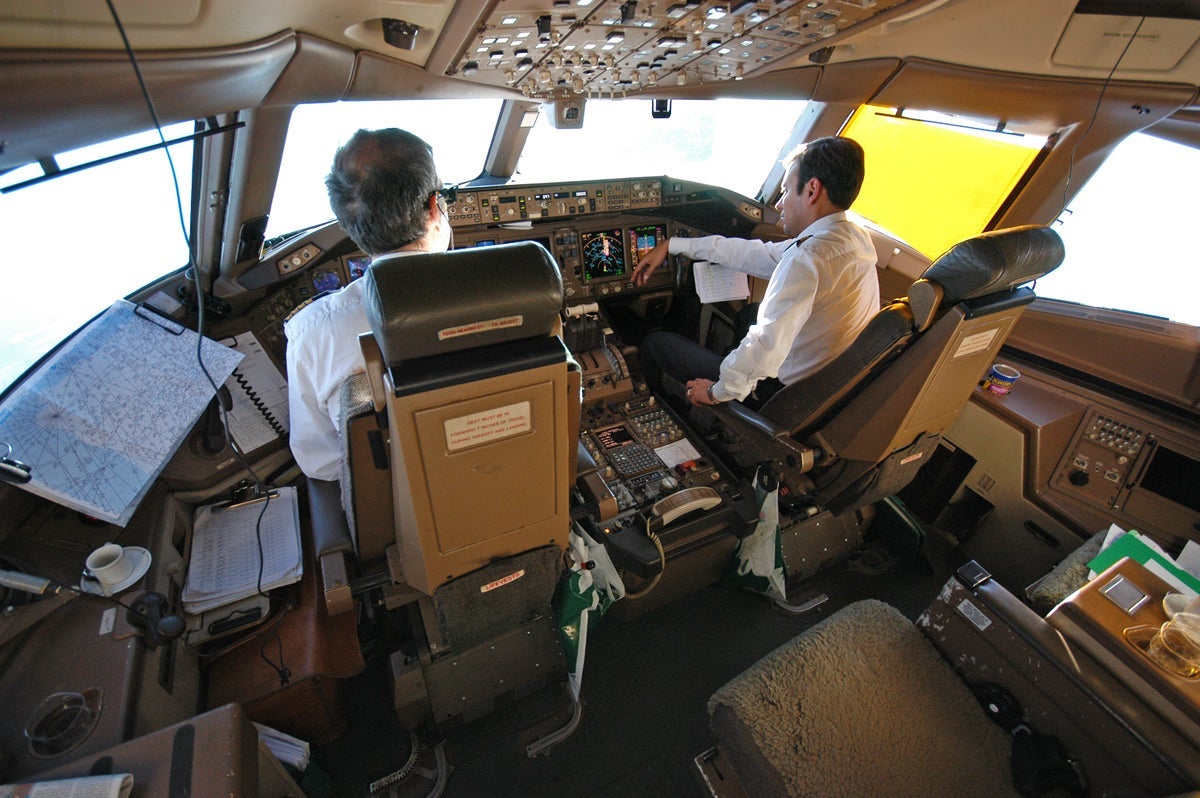 An Alitalia captain and first officer at the controls of a Boeing 777 over the Atlantic in happier times, in December 2006. Image by Alberto Riva / The Points Guy