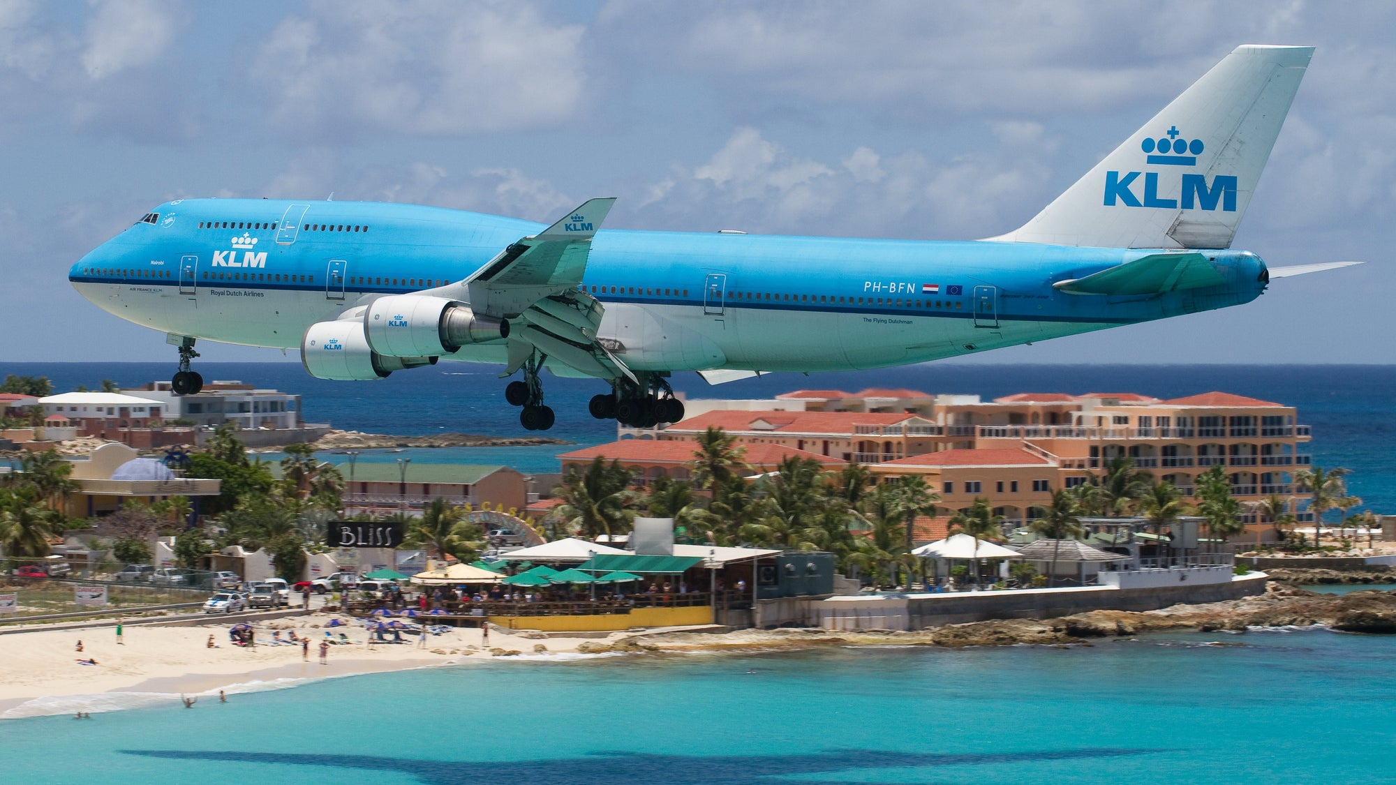 KLM 747 over maho beach