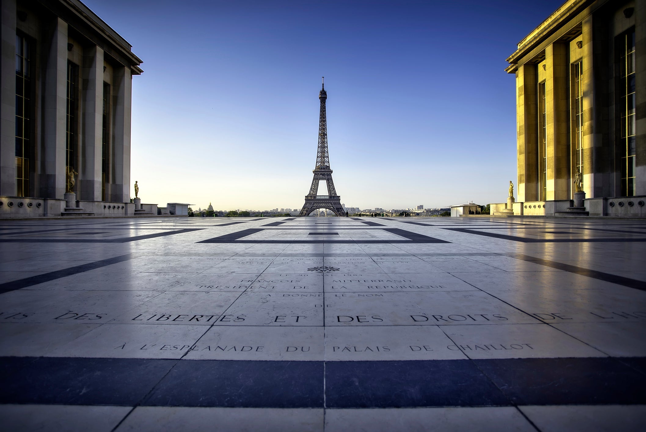 A picture of the Eiffel Tower from the Trocadero (Place des droits de l'Homme)
