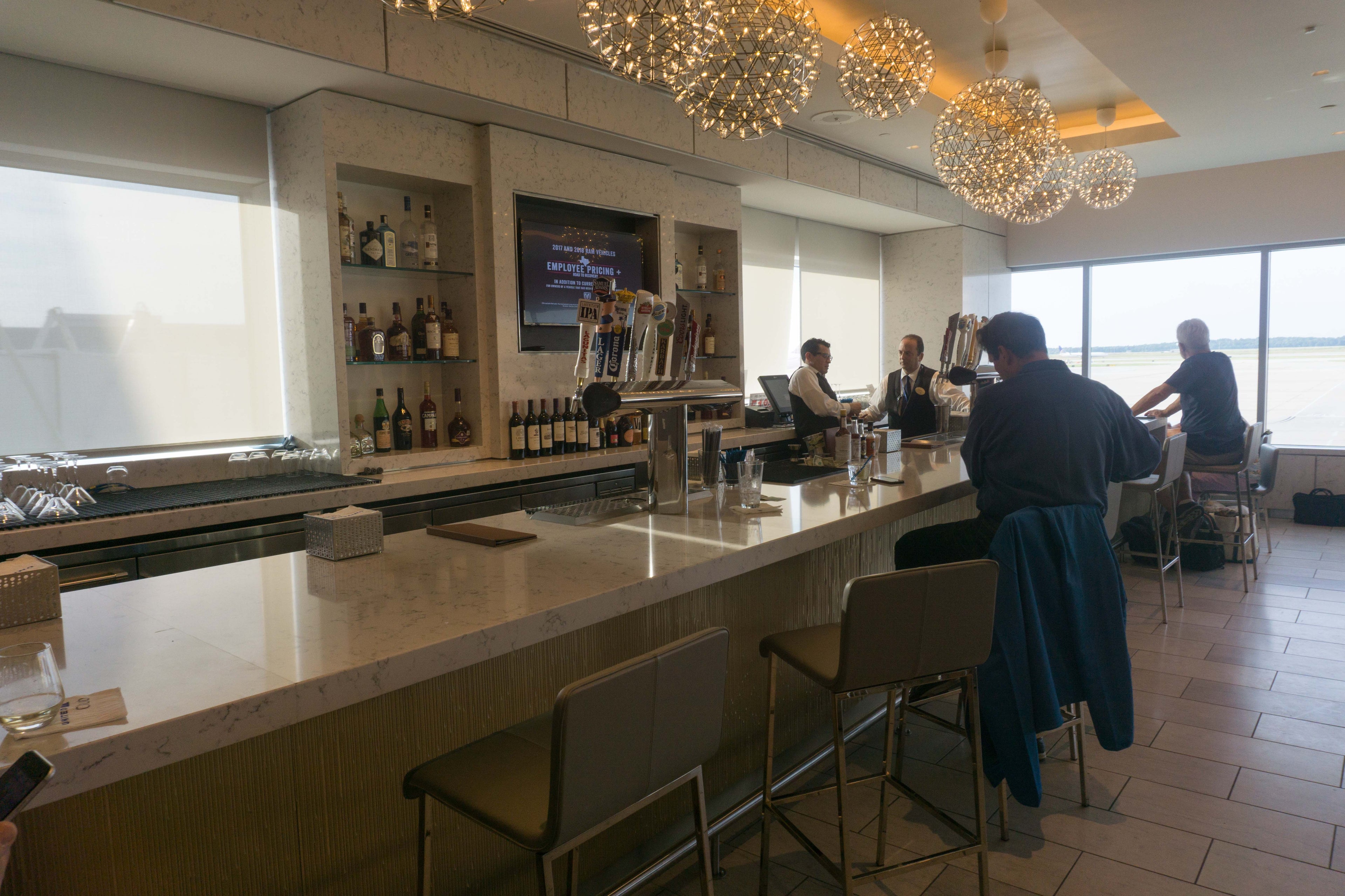 United Club IAH Bar