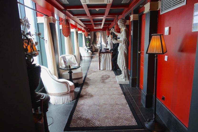 Intercontinental Bordeaux spa hallway