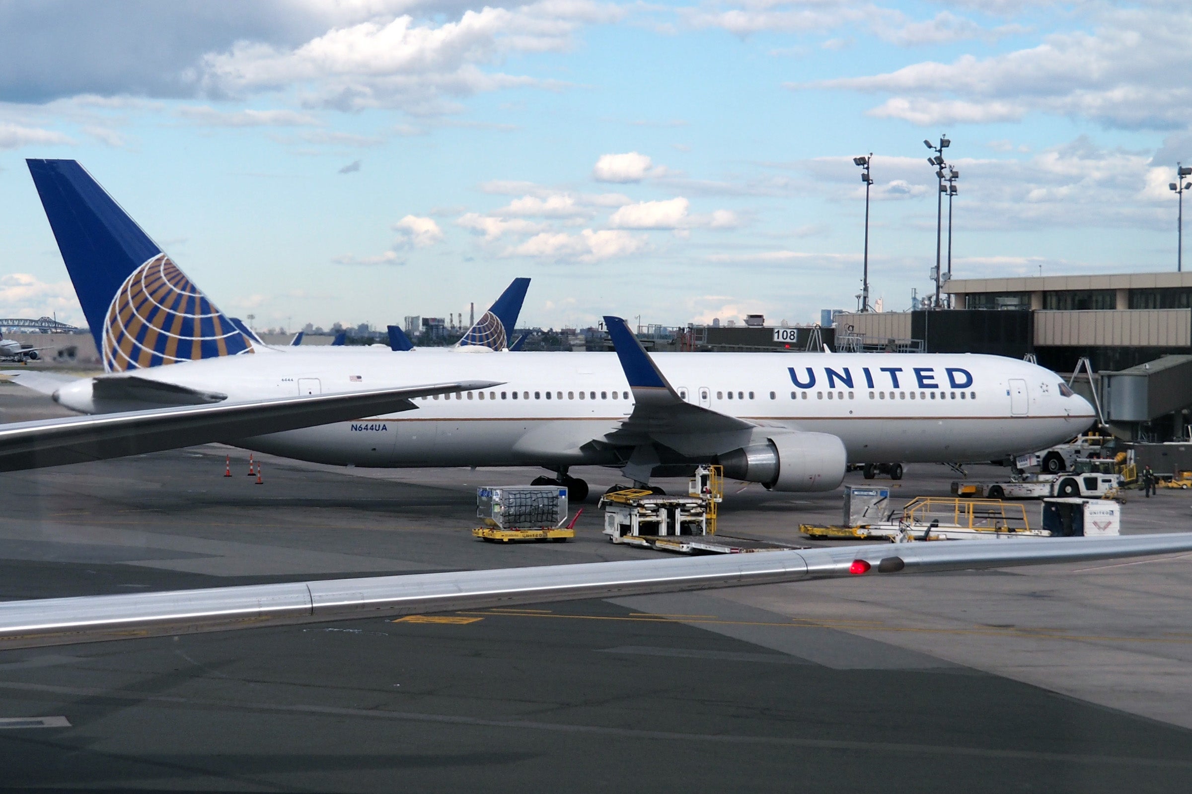 United 767-300ER Polaris Review