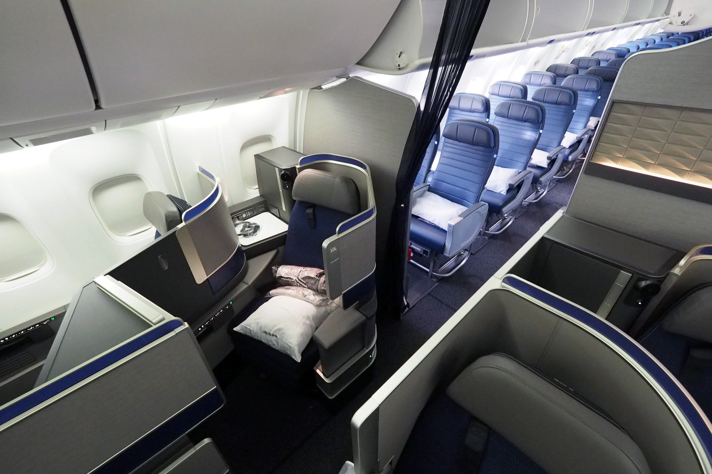 United 767-300ER Polaris Review