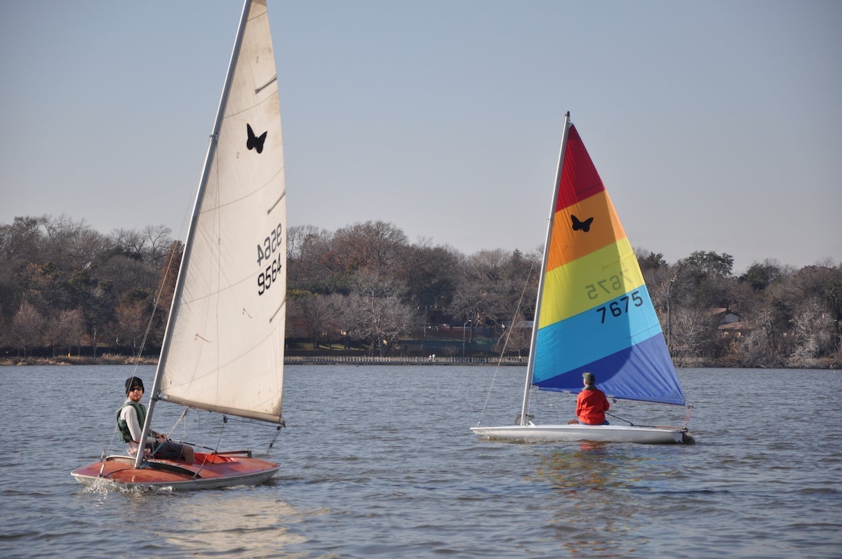 Sail away on White Rock Lake. Image courtesy of <a href="http://whiterockboatclub.com/" target="_blank" rel="noopener">White Rock Boat Club</a>.