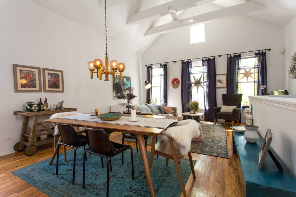 Chicago Artsy & Airy Wicker Park Loft