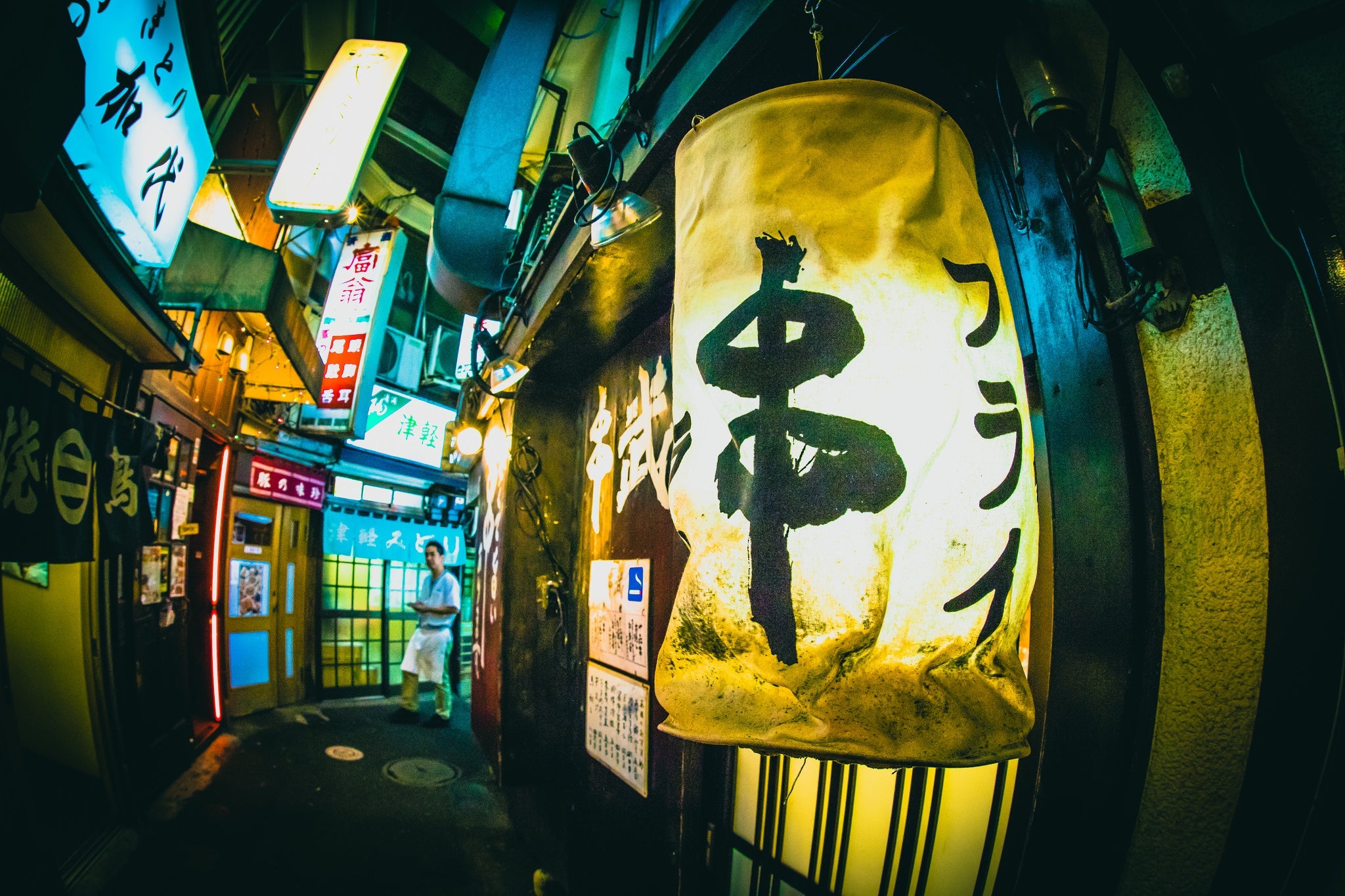 Finding a place to eat in Japan can be intimidating. Don't be afraid to ask a local for advice. Image courtesy of aotaro via Flickr and used under <a href="https://creativecommons.org/licenses/by/2.0/">Creative Commons license</a>.