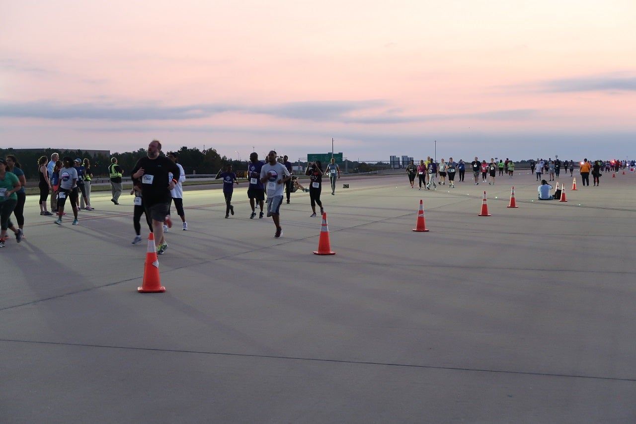 ATL 5K on the Runway home stretch