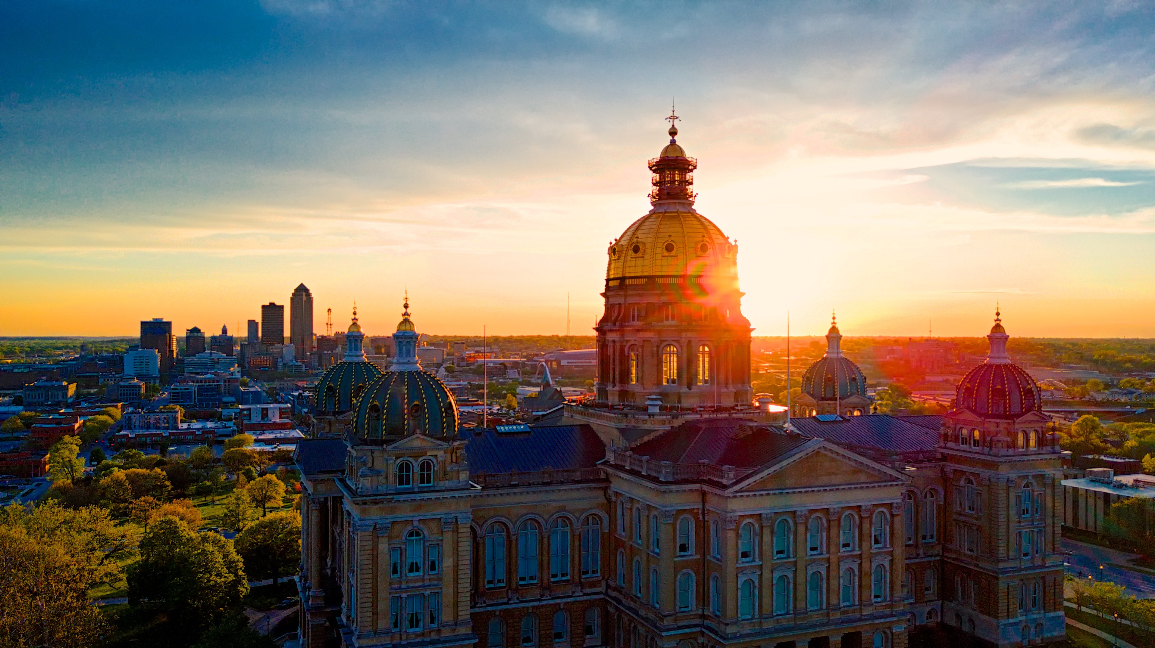 Sunset over the Iowa capitol in Des Moines