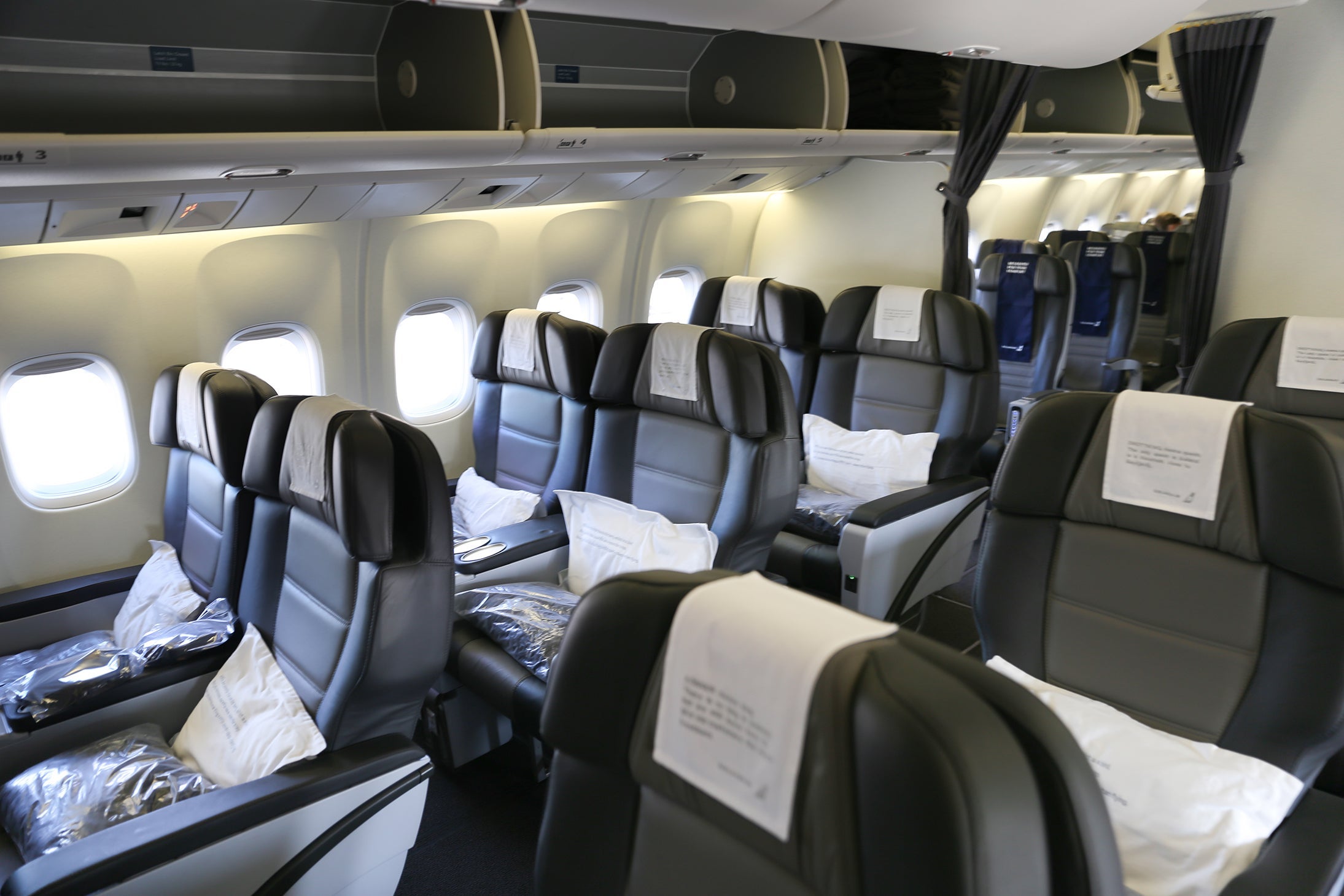 Icelandair-business-class-cabin
