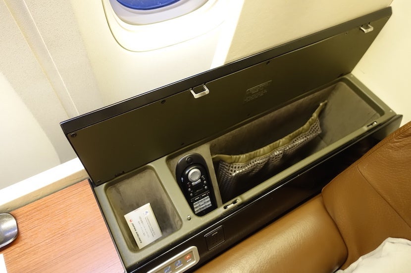 JAL first class cubby 1