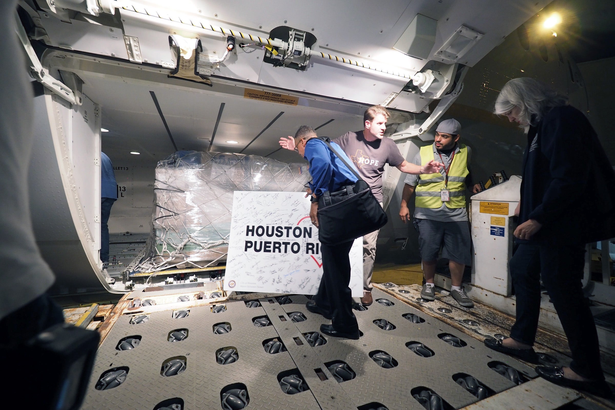 United 77W Relief Flight San Juan Puerto Rico