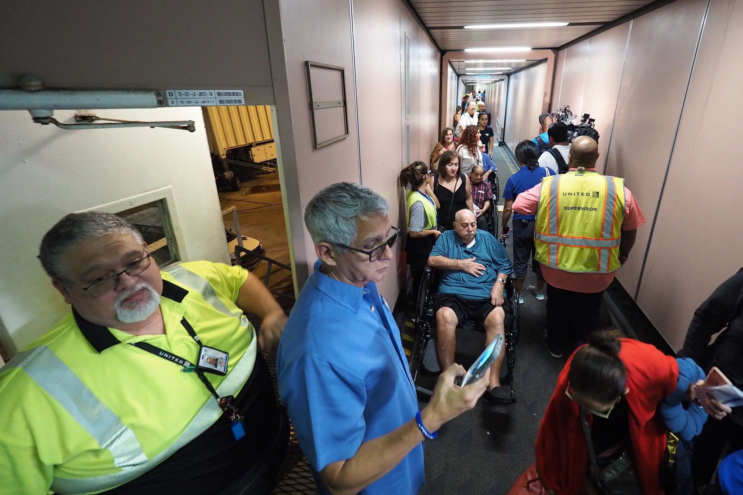 United 77W Relief Flight San Juan Puerto Rico