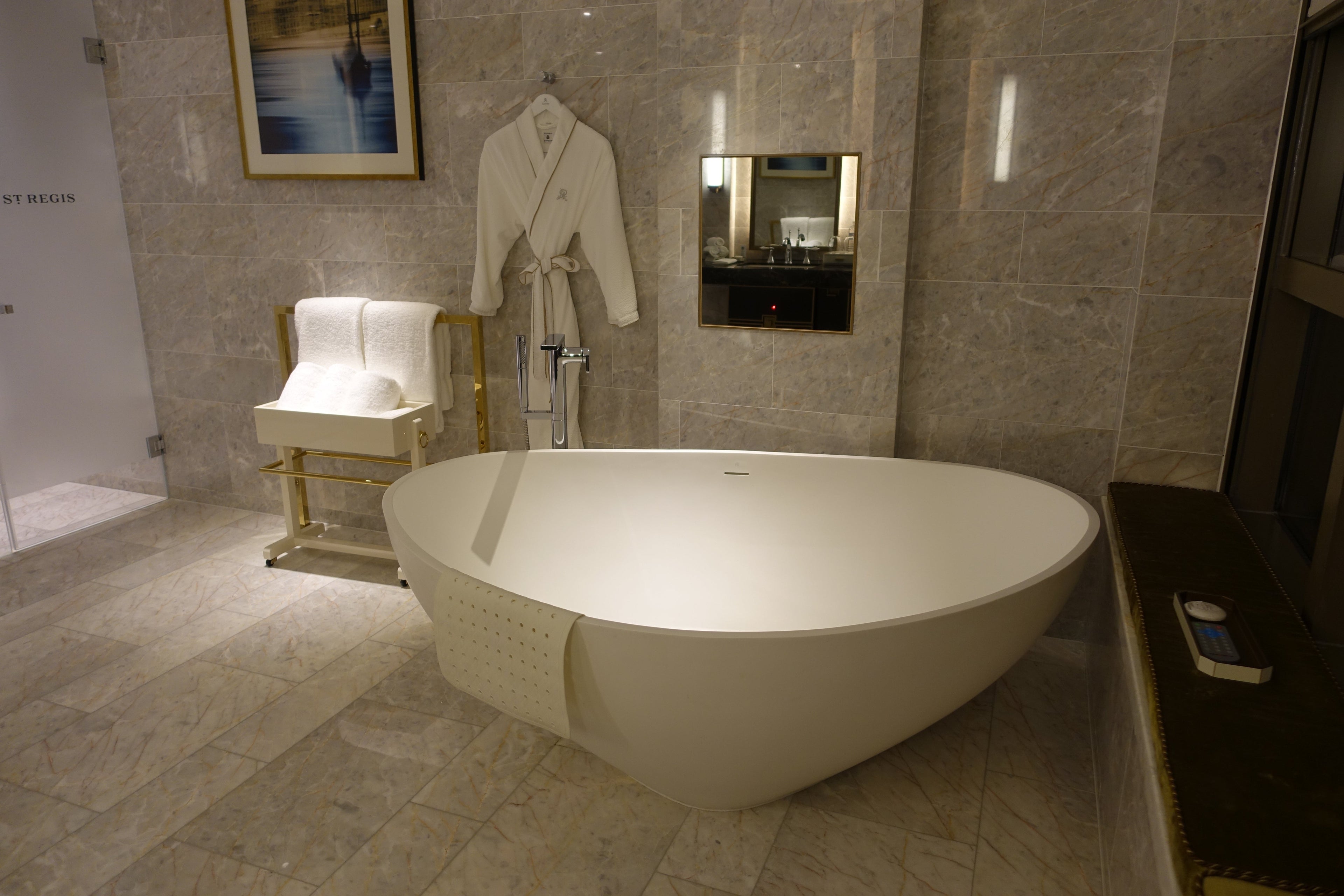 St Regis Shanghai bath no