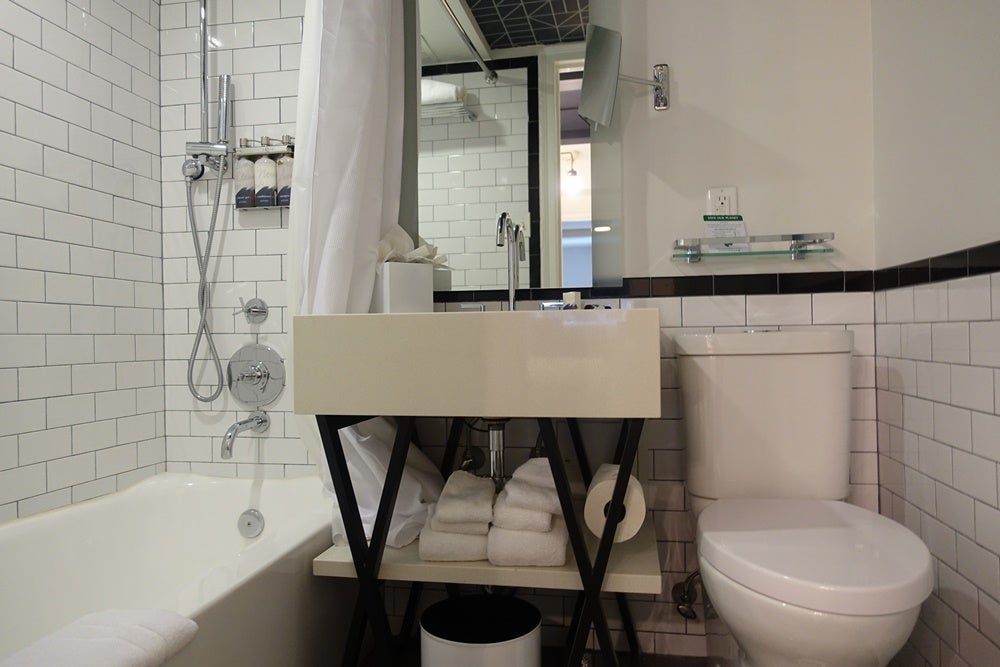 Suite bathroom