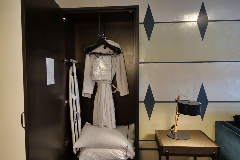 Suite wardrobe