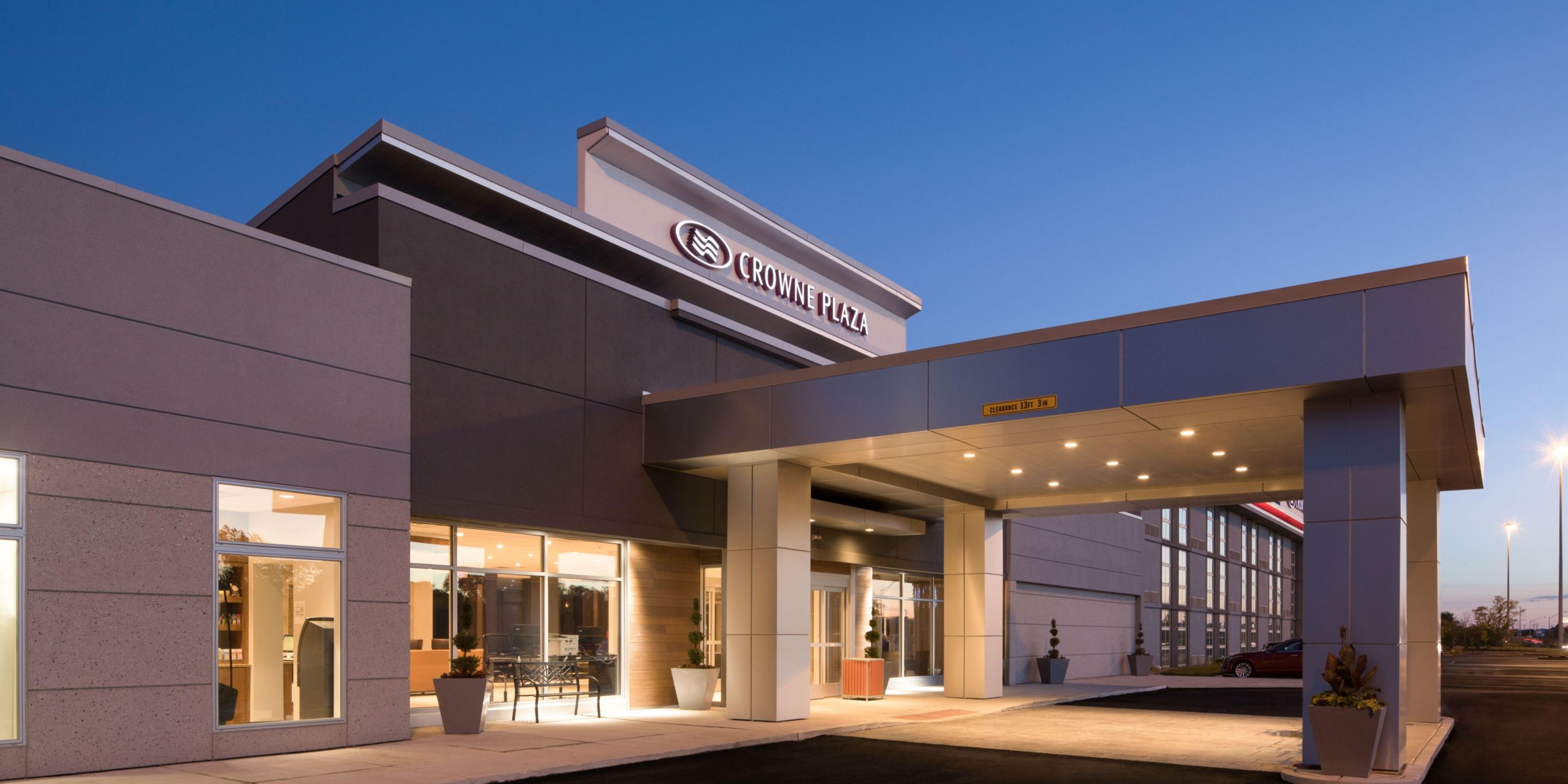 crowne-plaza-burr-ridge-5141216535-2x1