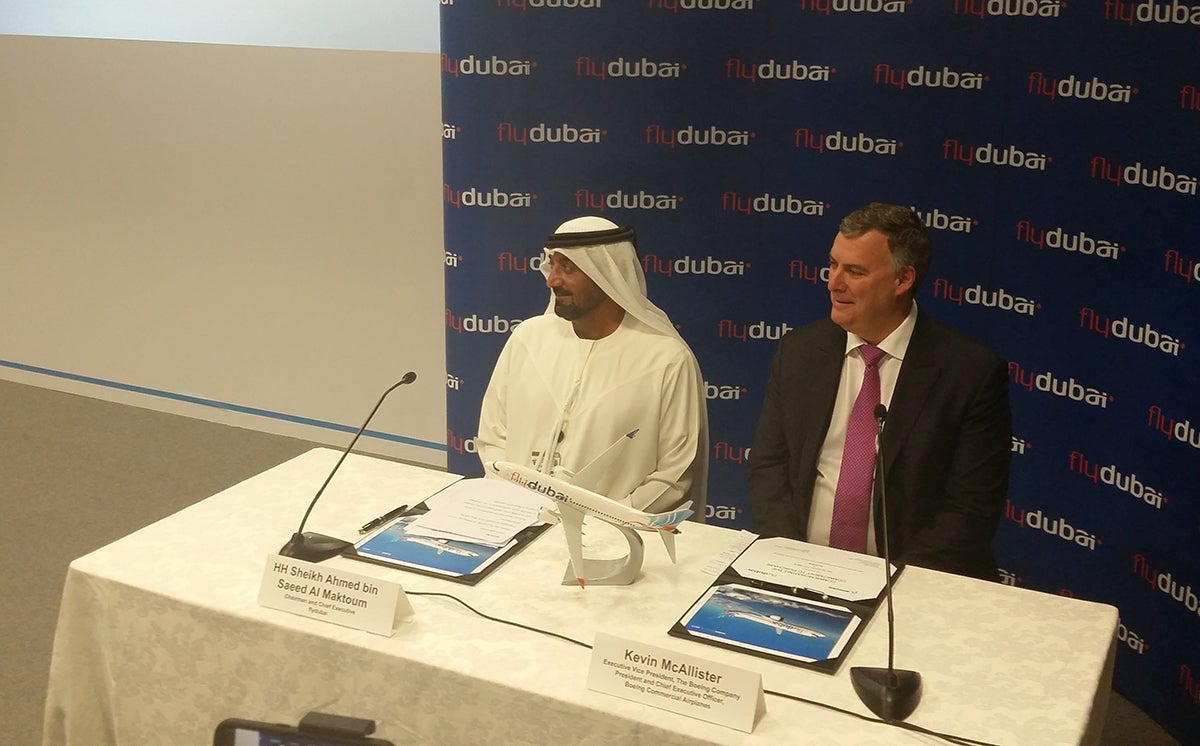 Sheikh Ahmed al Maktoum and Kevin McAllister at the press conference announcing FlyDubai's order for the 737MAX. Photo by Alberto Riva / The Points Guy