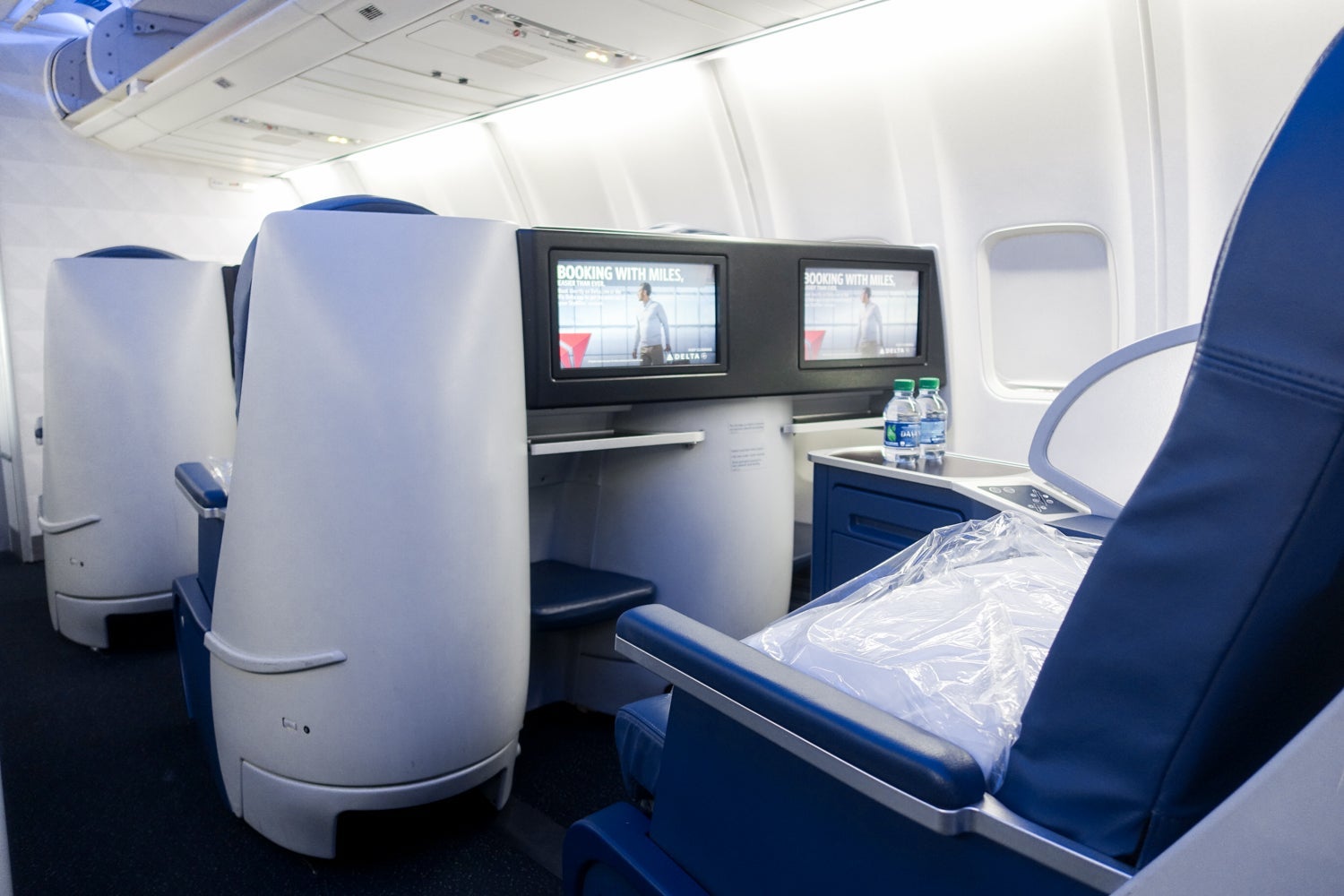 Delta 757-200 (Delta One cabin)