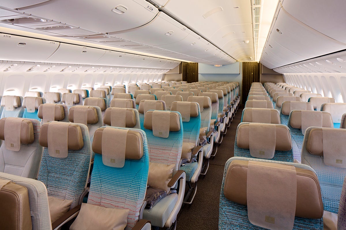 Still in tight 3-4-3 layout, but with a new color palette (Image courtesy of Emirates)