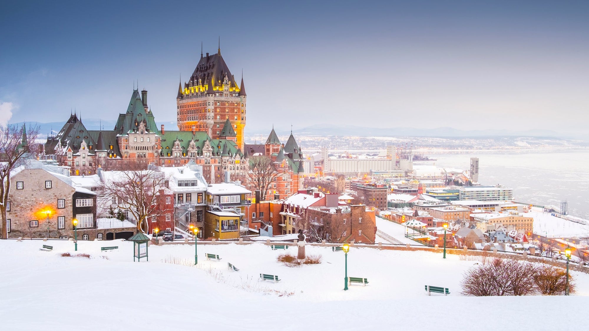 Fairmont le Chateau Frontenac at dusk