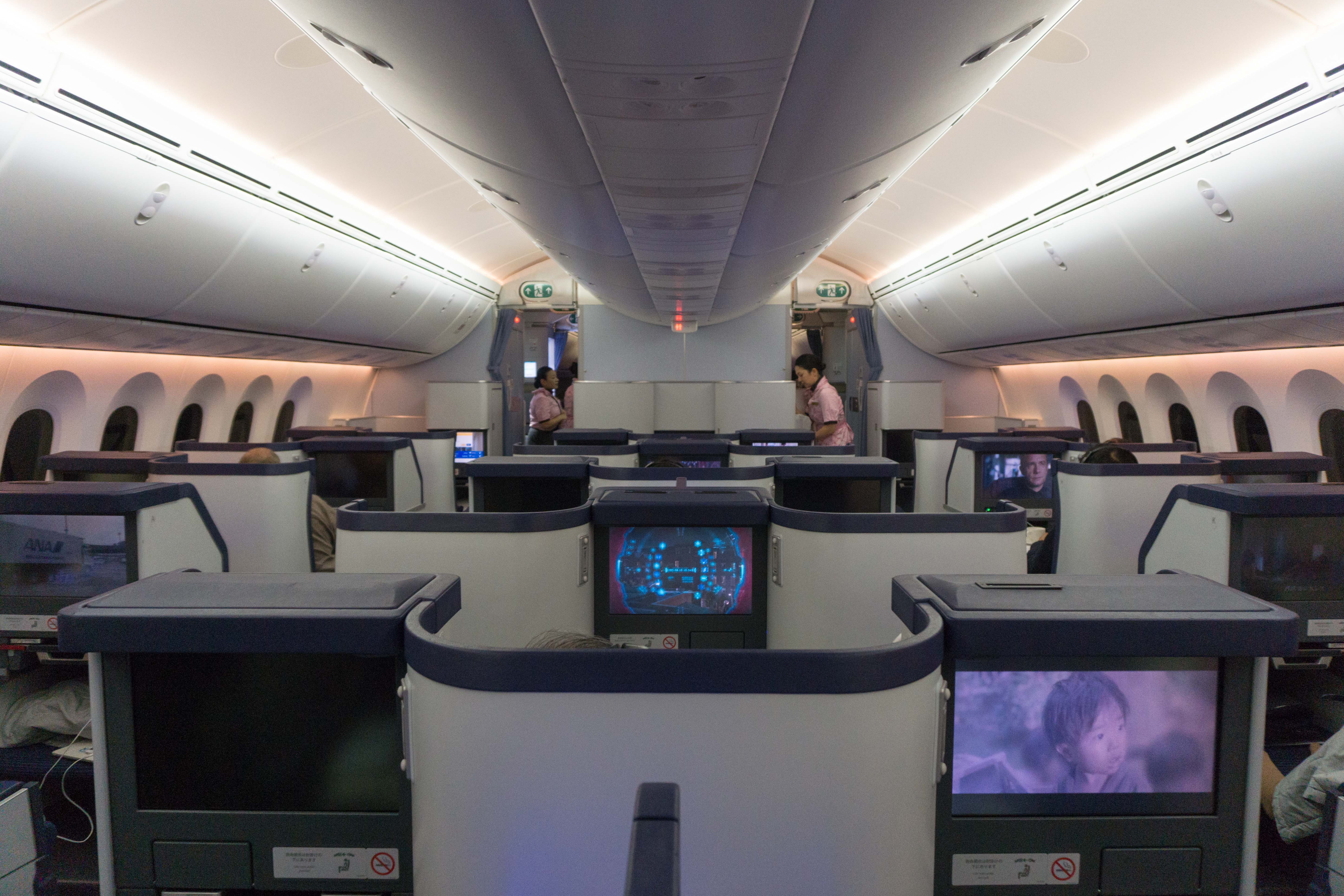 ANA・BOEING-787-8 Flight Review: ANA (787-8) Business Class from Brussels to Tokyo