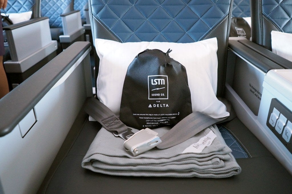 Delta A350 Tour Delta One Suite Premium Select