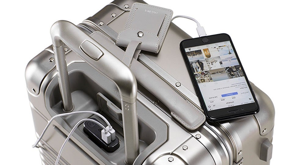 C11-ARLO-SKYE-Luxury-Carry-On-Luggage-Champagne-Charging-View