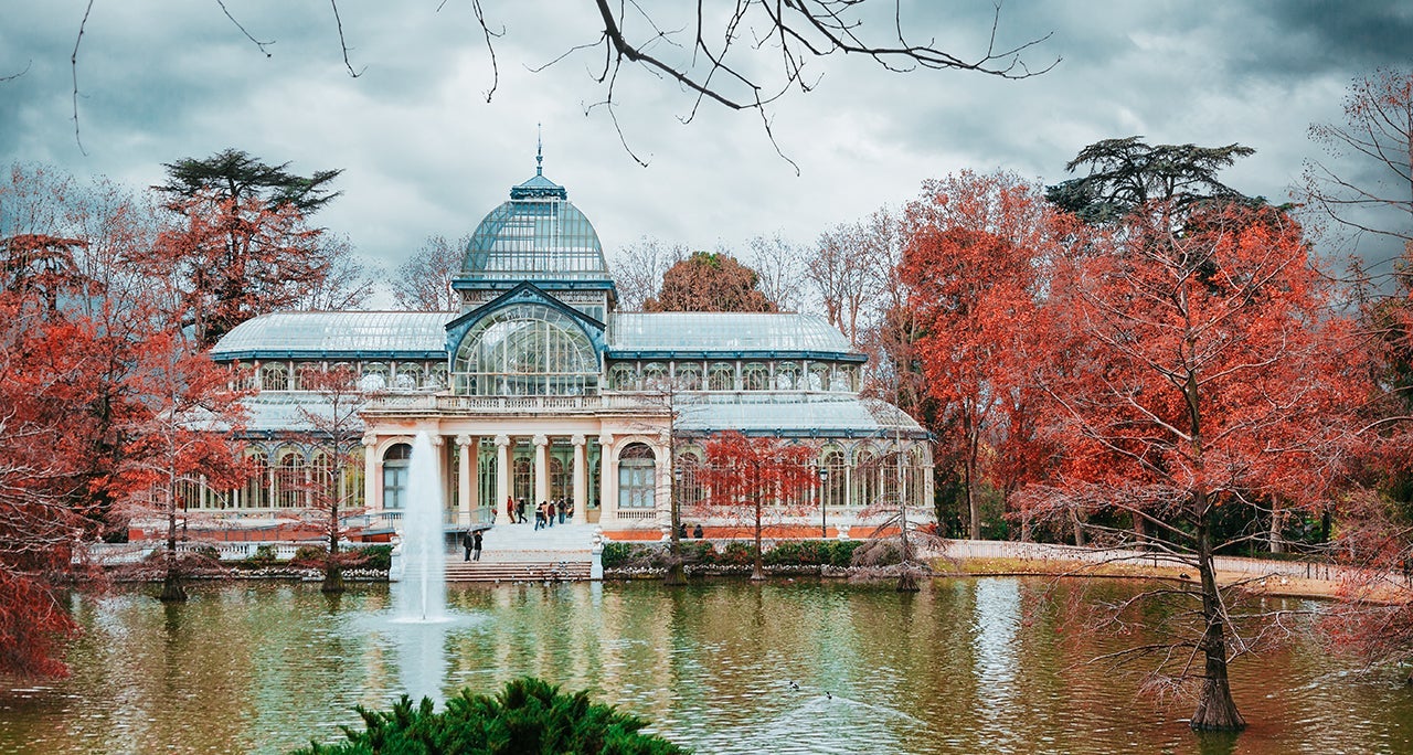 Take it easy in Madrid's magnificent Retiro Park. (Photo by JoseIgnacioSoto / Getty Images)