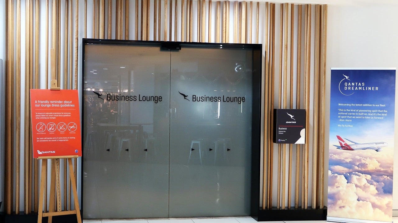 qantas club dress code Qantas' Inconsistent Lounge Dress Code