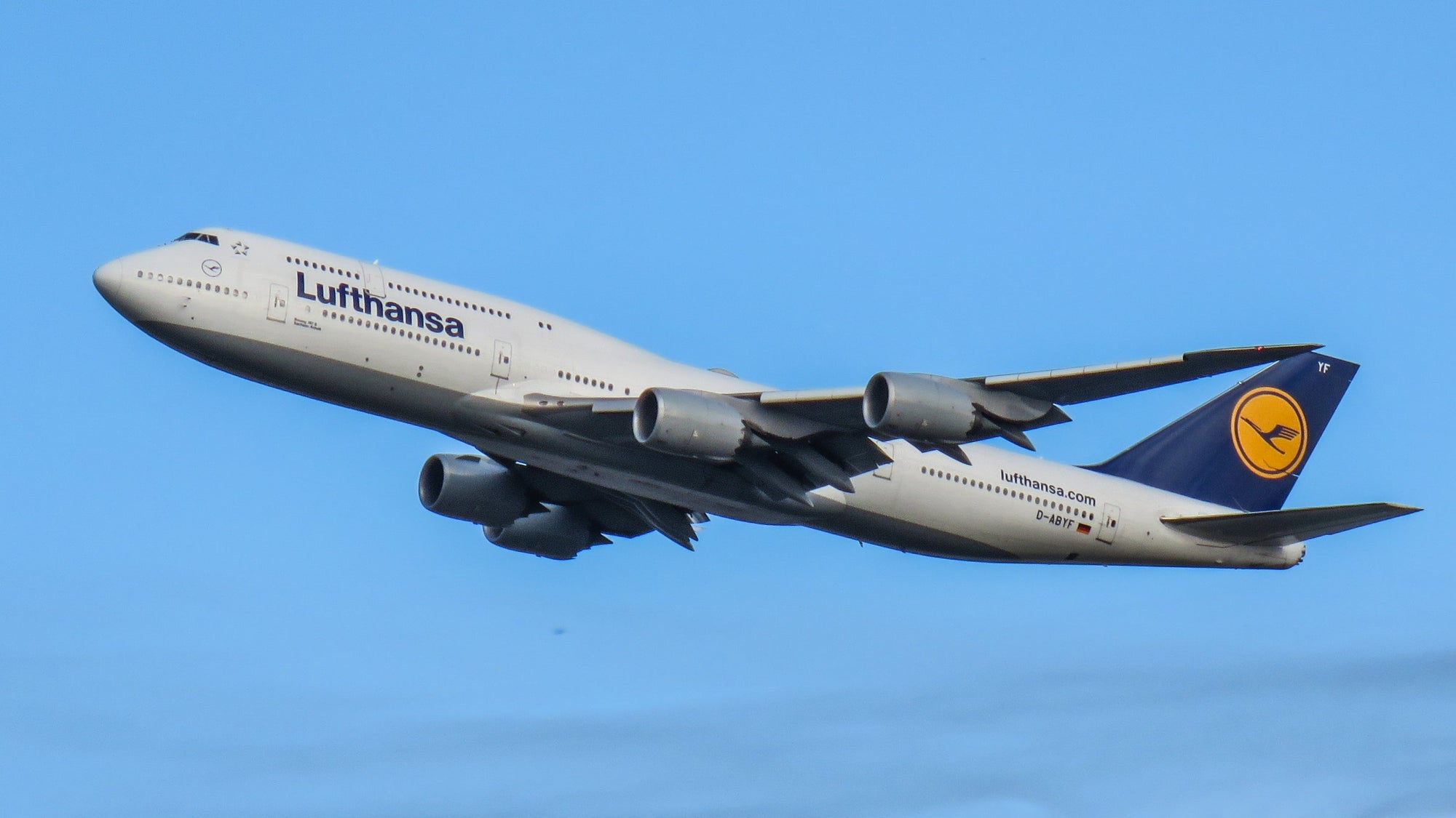 Lufthansa_Boeing_747-8_D-ABYF_(22461604758)