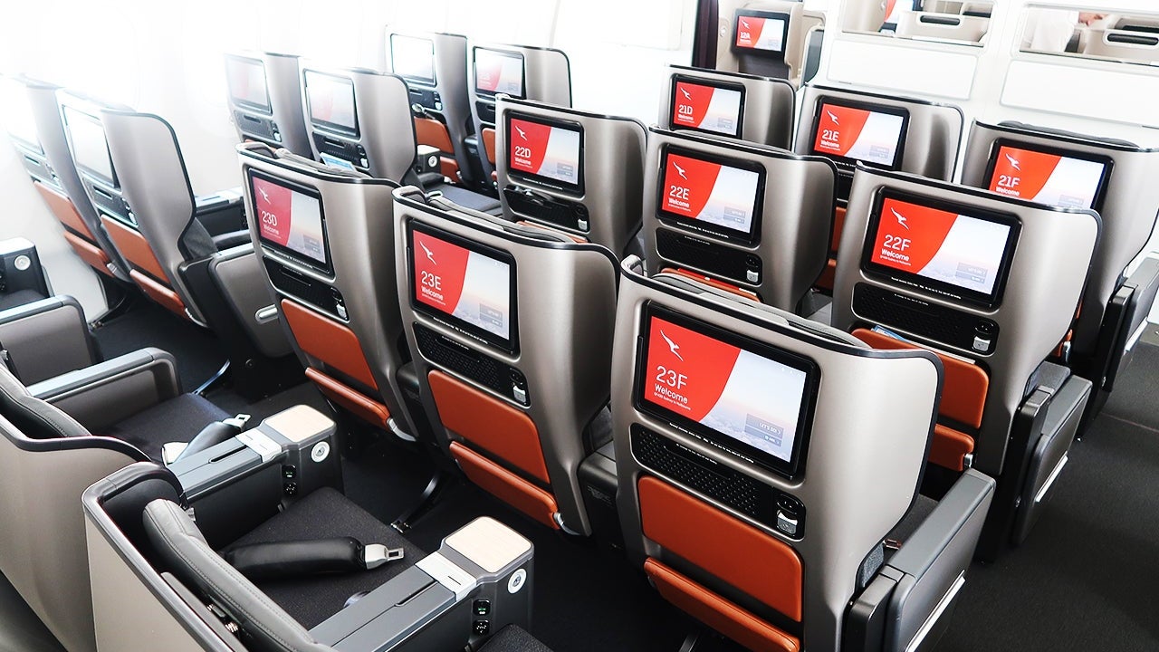 Qantas-787-9-premium-economy-underseat-storage-ftr