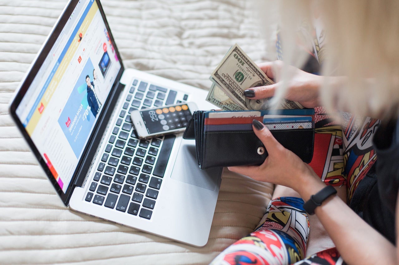 Your college years are a great time to start building good credit history. Photo by @chibelek via Twenty20