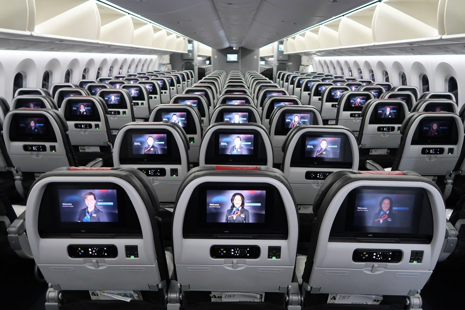 A Tour of American Airlines' Boeing 787-9 Dreamliner - The
