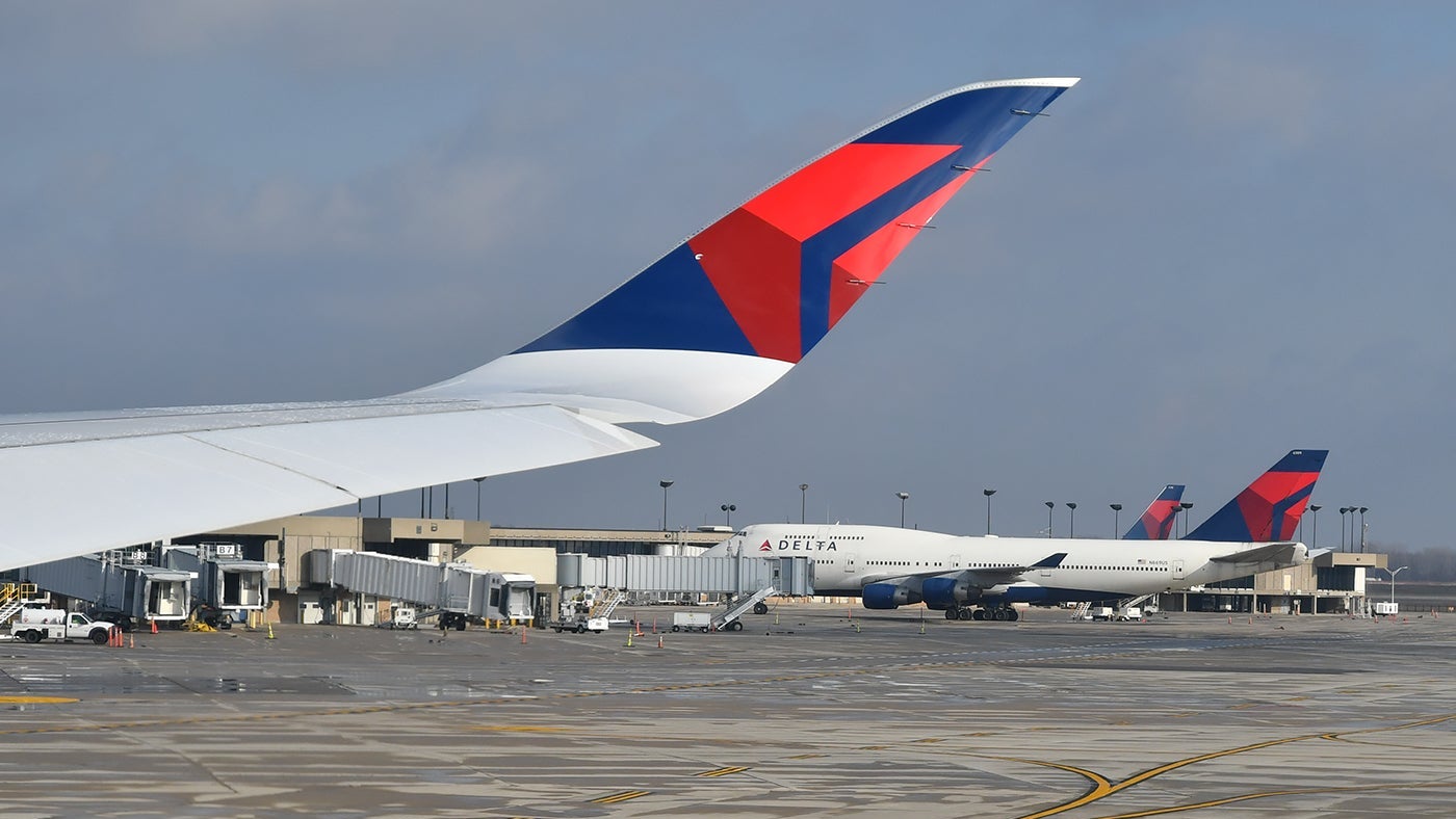 Delta A350 and 747