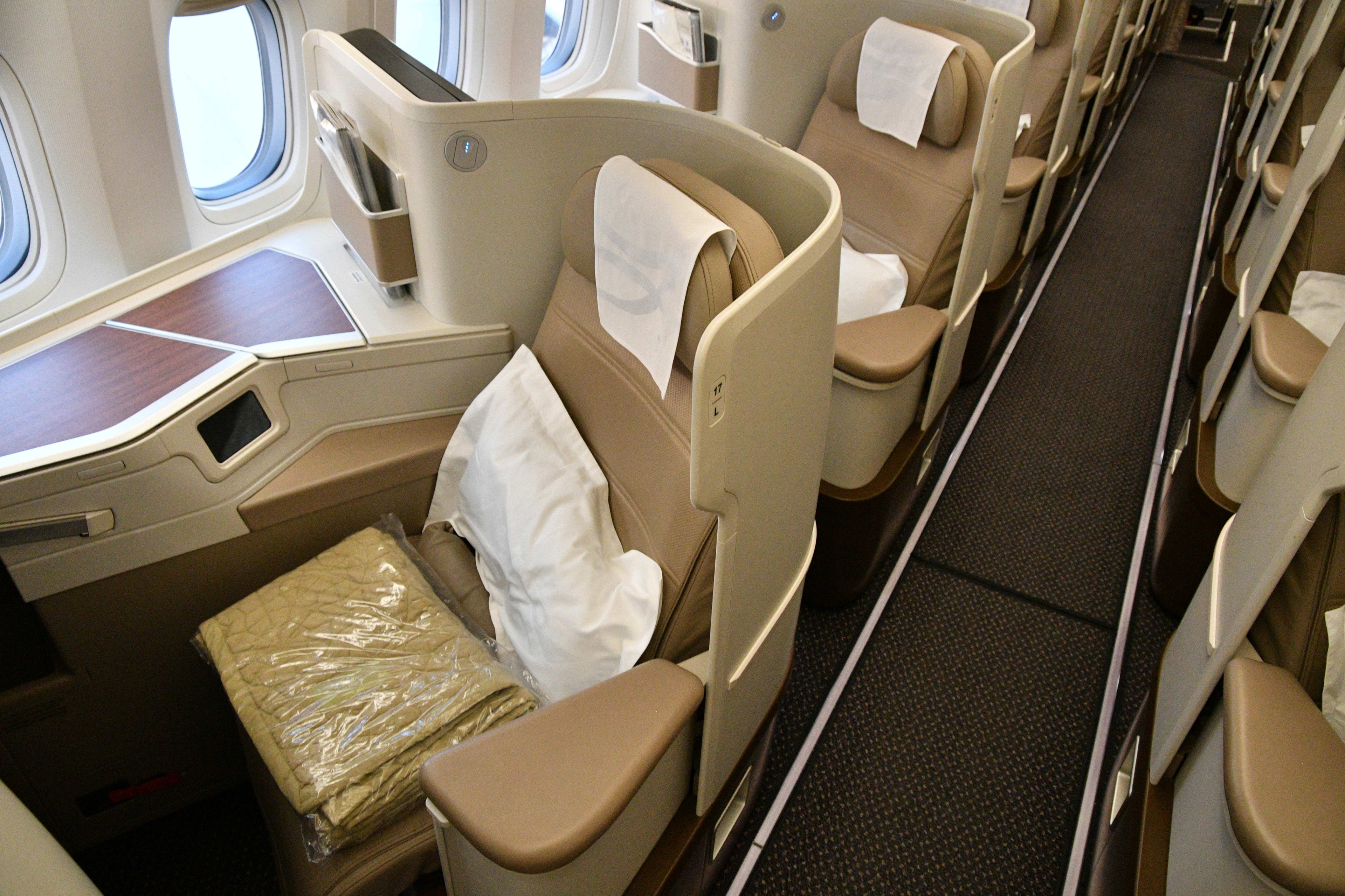 saudia 777-300ER business class. image by alberto riva
