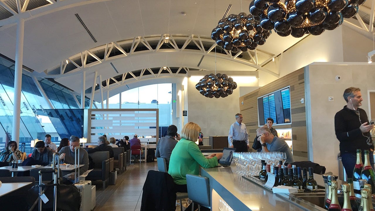 LAX-American-Airlines-Flagship-Lounge-16